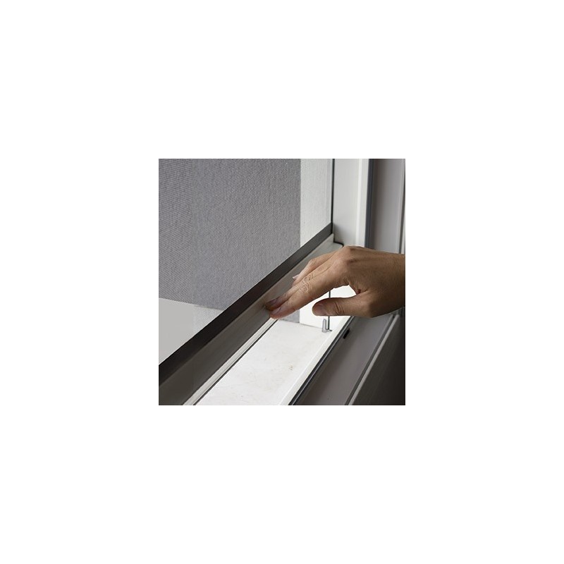 Zanzariera Revolux 40 mm con guida antivento Bettio® Scopri i vantaggi esclusivi di portefaidate.it.